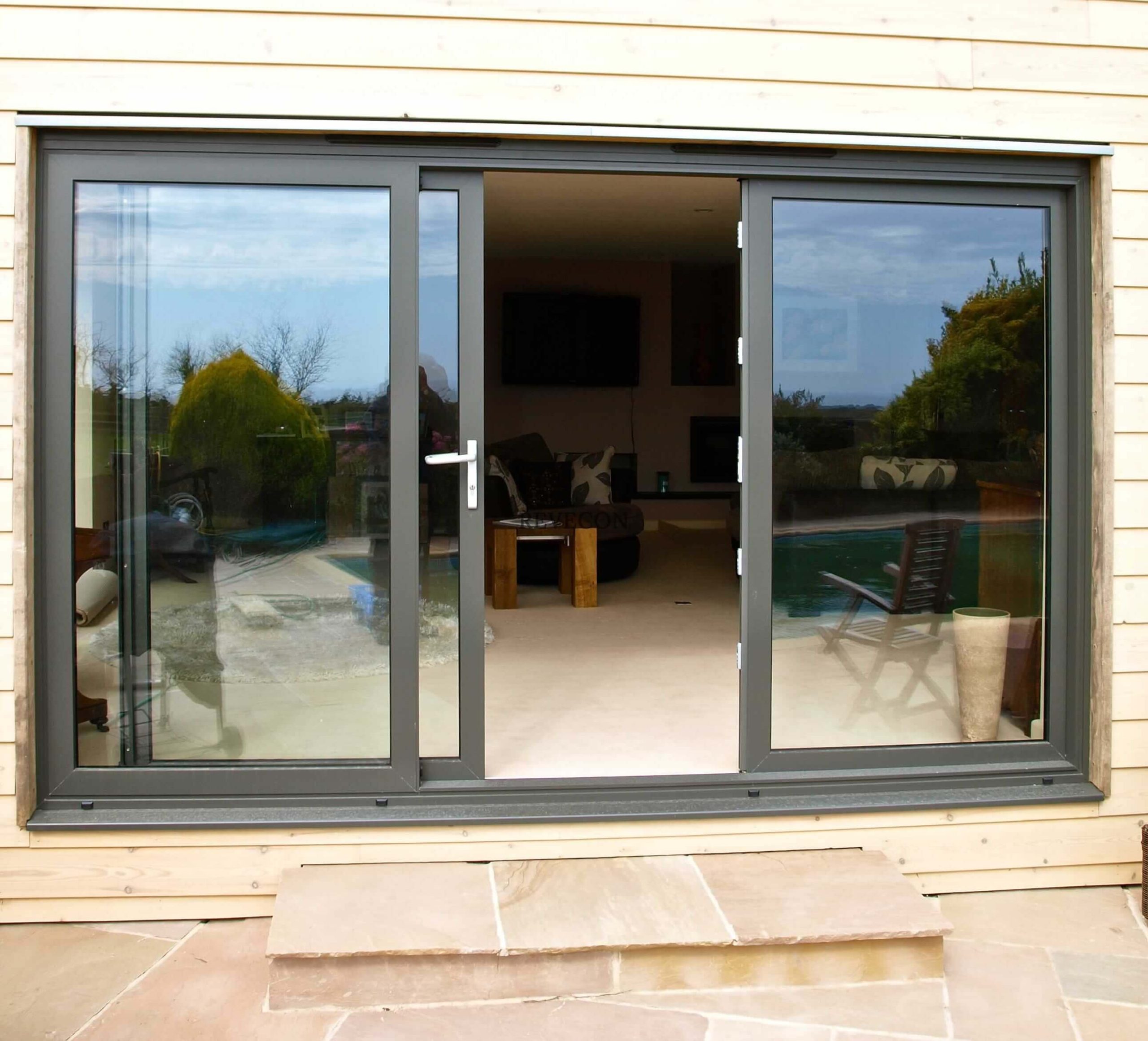 раздвижные алюминиевые двери